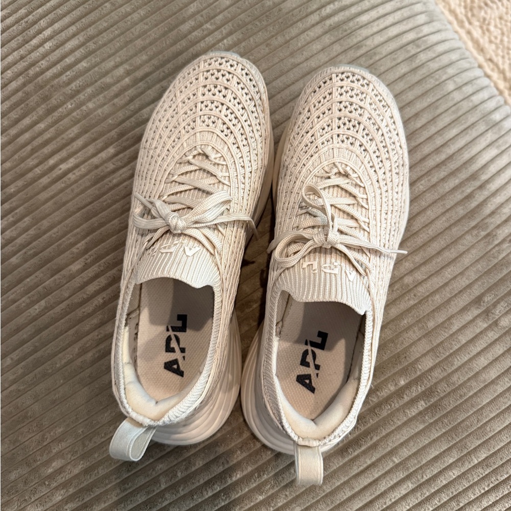 APL women’s techloom zip line Shoes us 7 in greige
